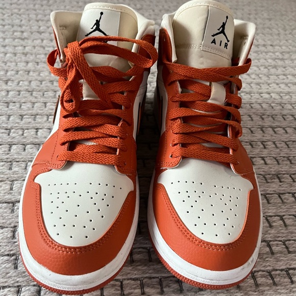 Nike Air Jordan 1 Mid SE - Picture 4 of 8